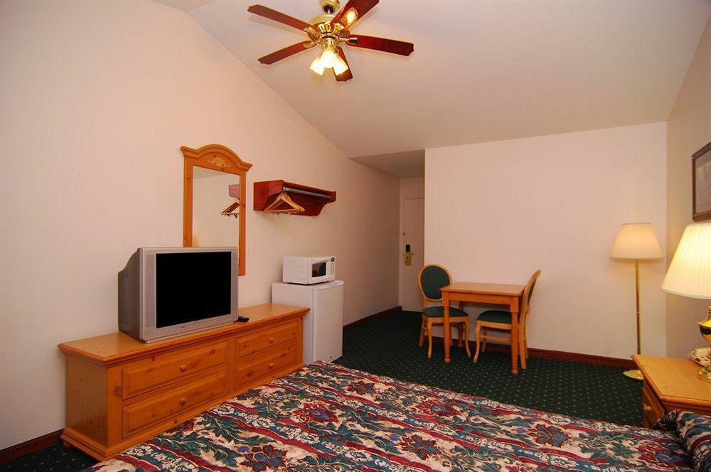 Econo Lodge Inn & Suites Eau Claire Εξωτερικό φωτογραφία