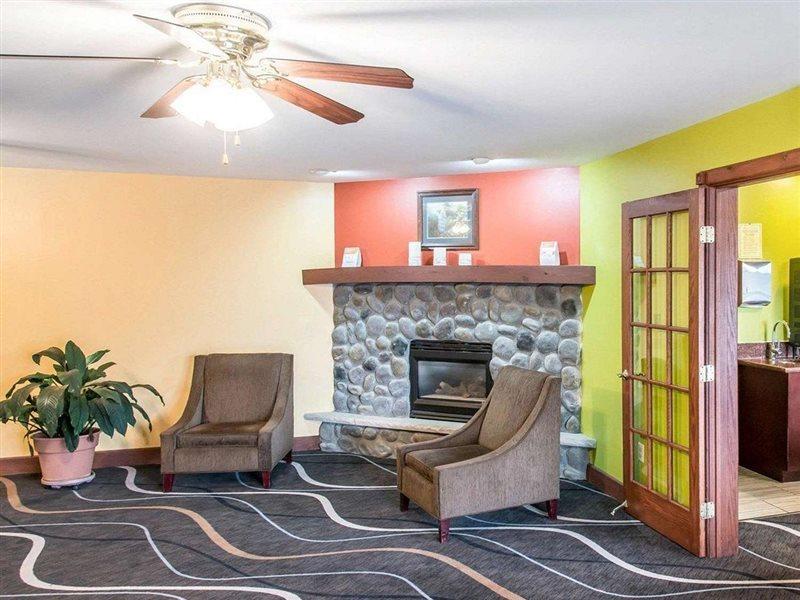 Econo Lodge Inn & Suites Eau Claire Εξωτερικό φωτογραφία