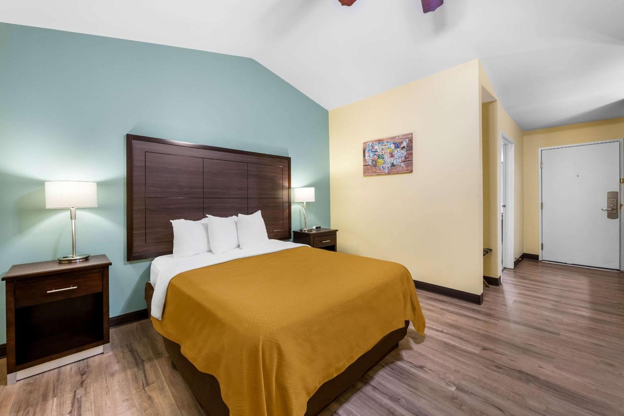Econo Lodge Inn & Suites Eau Claire Εξωτερικό φωτογραφία