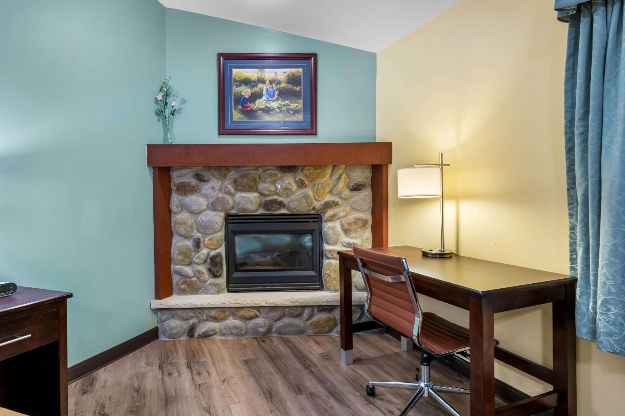 Econo Lodge Inn & Suites Eau Claire Εξωτερικό φωτογραφία