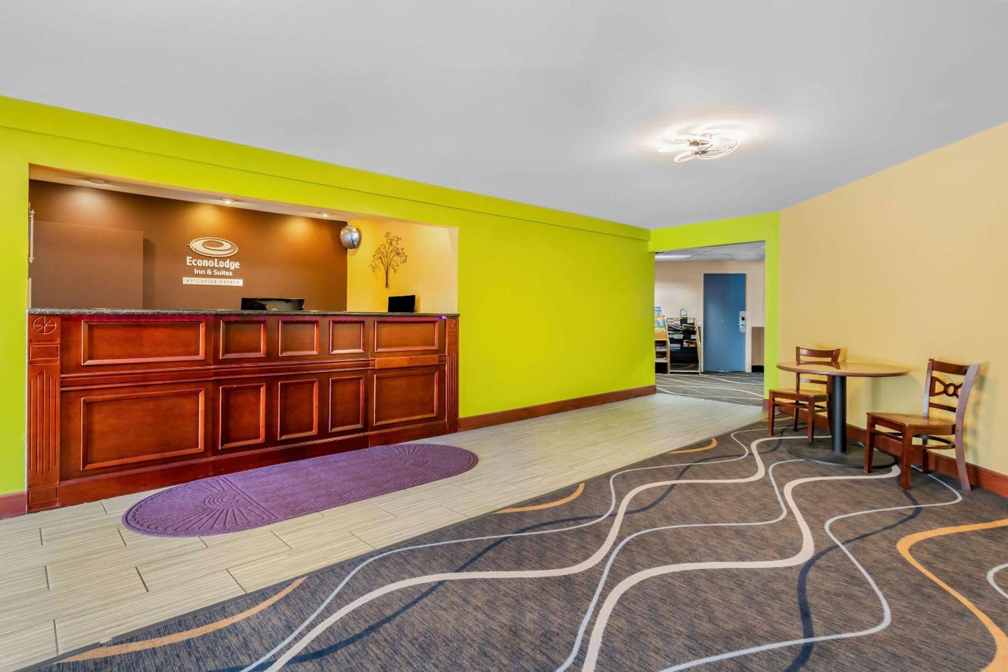 Econo Lodge Inn & Suites Eau Claire Εξωτερικό φωτογραφία
