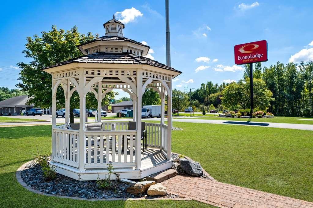 Econo Lodge Inn & Suites Eau Claire Εξωτερικό φωτογραφία