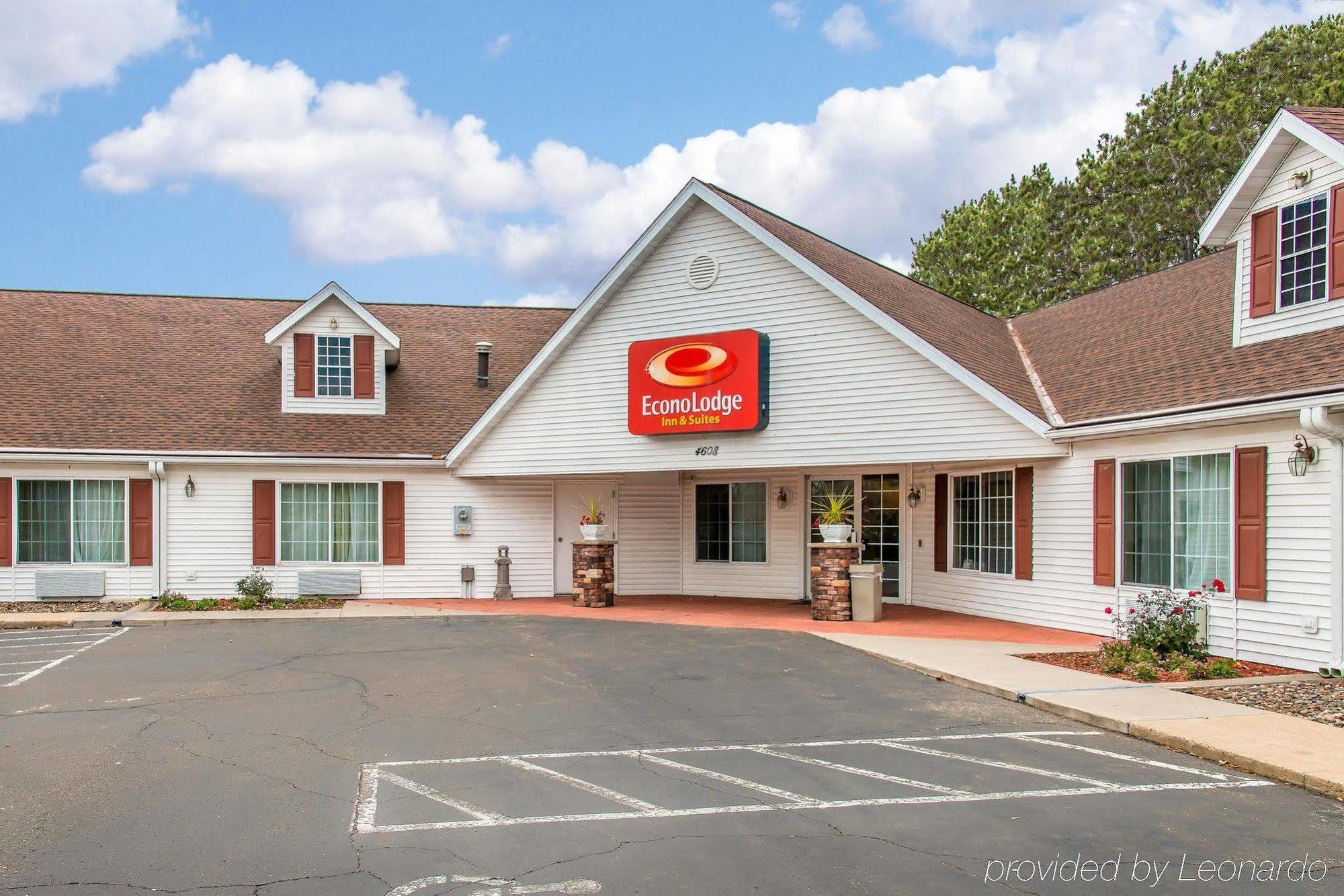 Econo Lodge Inn & Suites Eau Claire Εξωτερικό φωτογραφία
