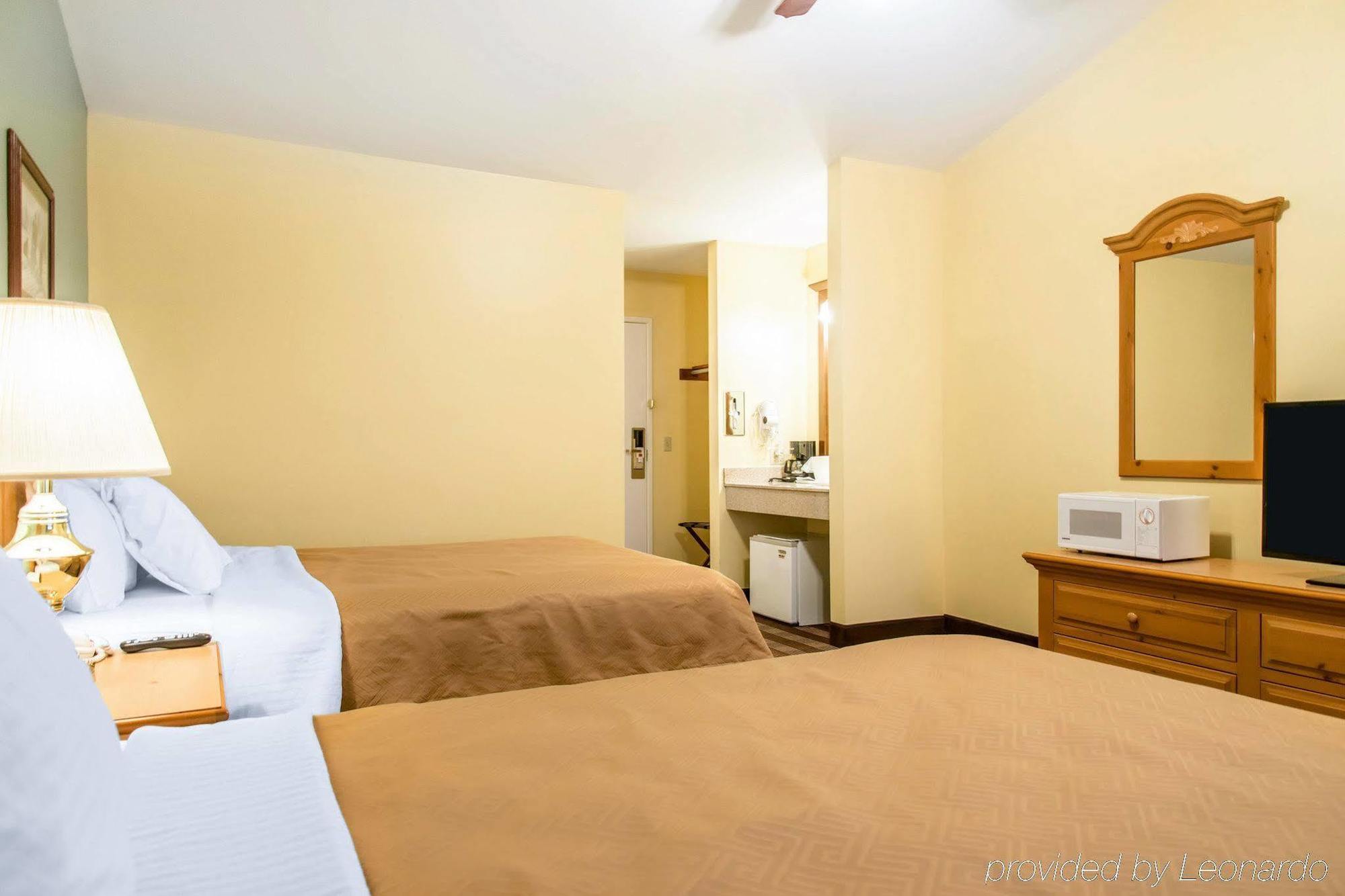 Econo Lodge Inn & Suites Eau Claire Εξωτερικό φωτογραφία