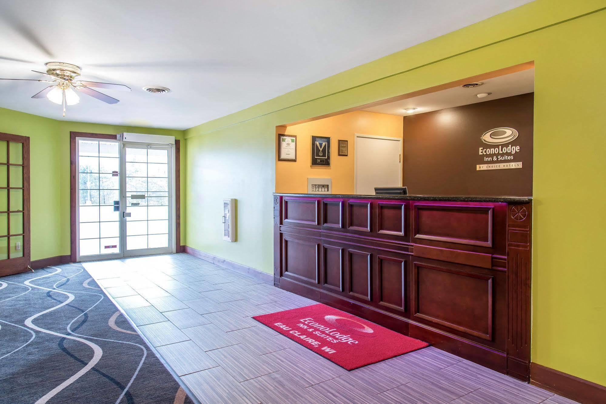 Econo Lodge Inn & Suites Eau Claire Εξωτερικό φωτογραφία