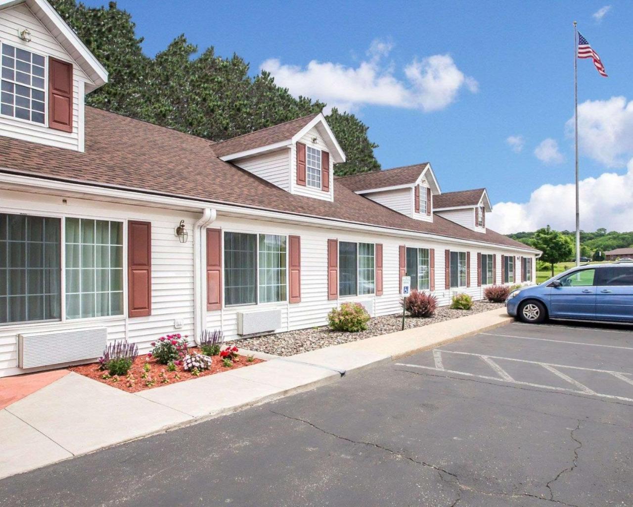 Econo Lodge Inn & Suites Eau Claire Εξωτερικό φωτογραφία