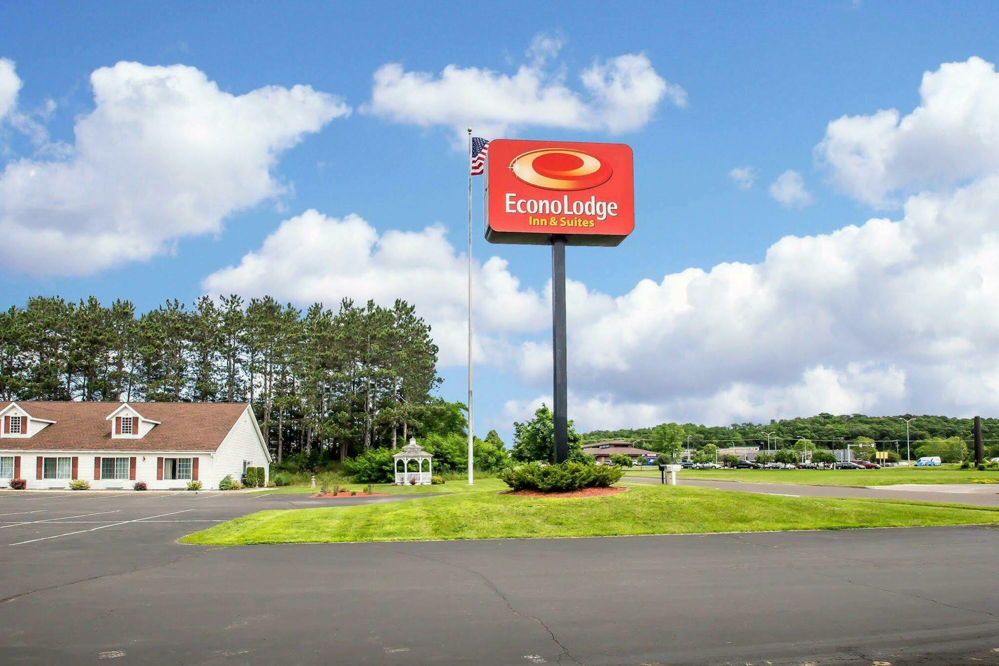 Econo Lodge Inn & Suites Eau Claire Εξωτερικό φωτογραφία