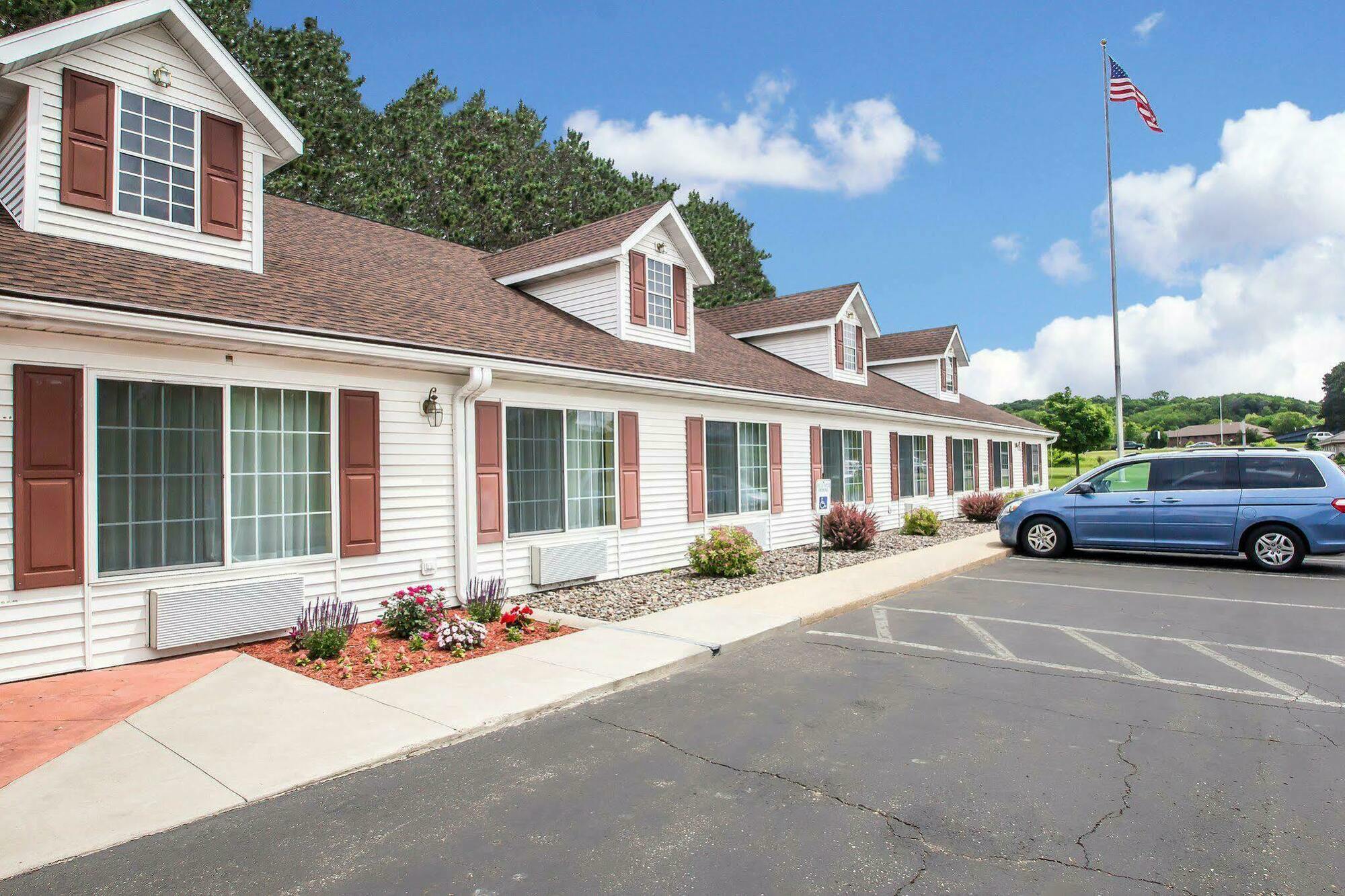 Econo Lodge Inn & Suites Eau Claire Εξωτερικό φωτογραφία