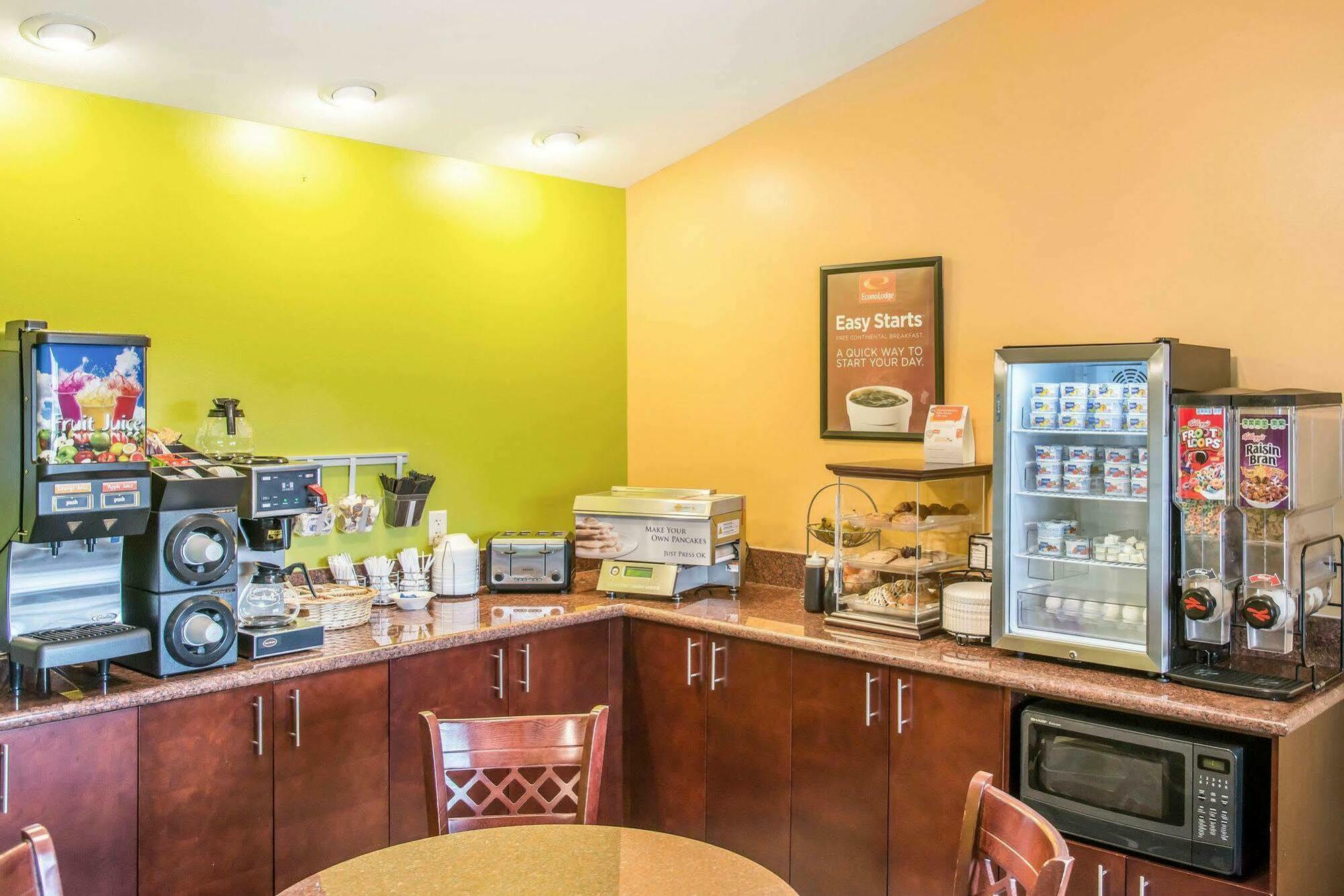 Econo Lodge Inn & Suites Eau Claire Εξωτερικό φωτογραφία