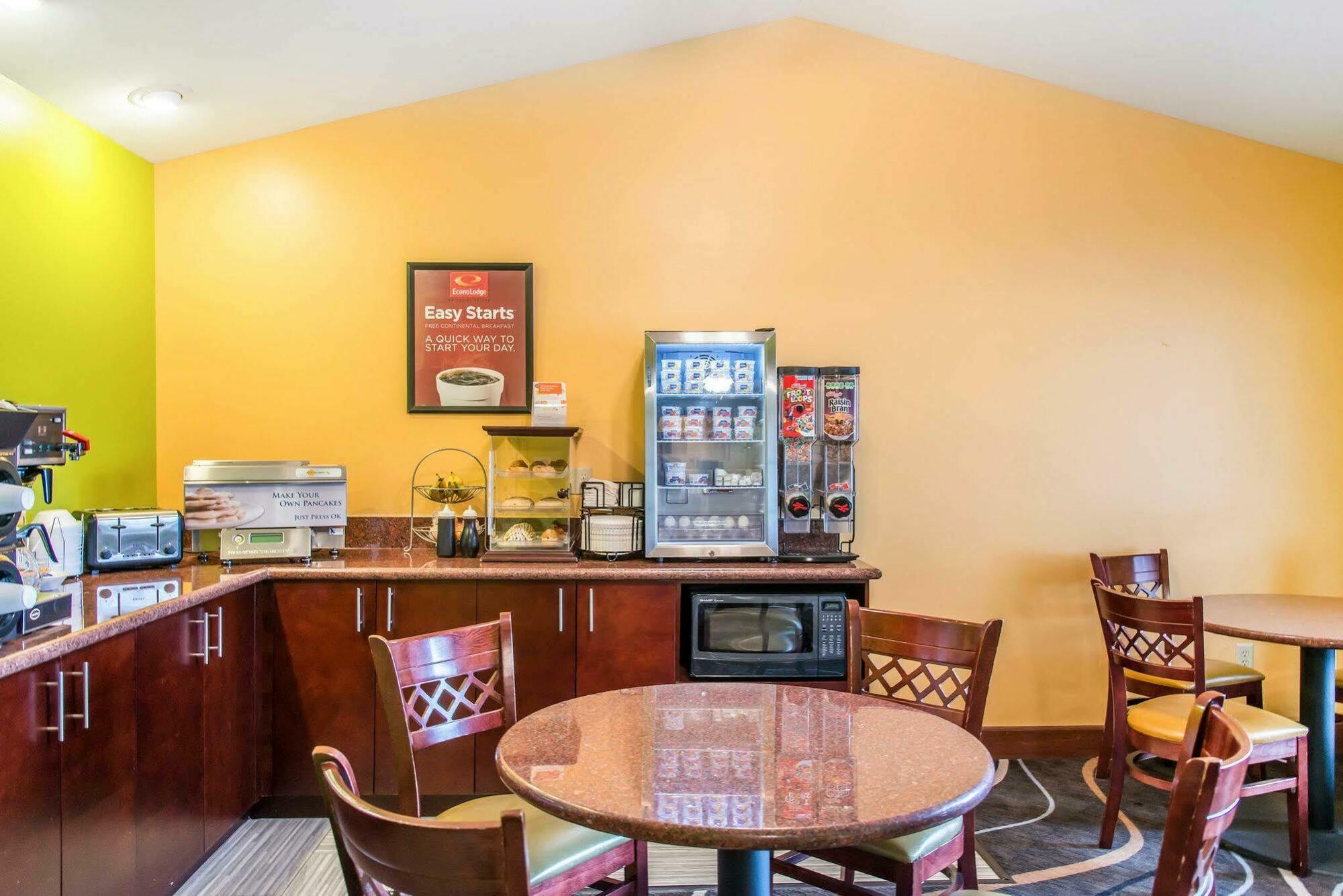 Econo Lodge Inn & Suites Eau Claire Εξωτερικό φωτογραφία