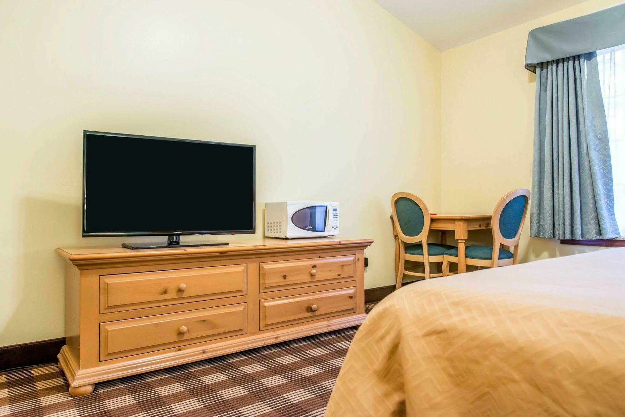 Econo Lodge Inn & Suites Eau Claire Εξωτερικό φωτογραφία