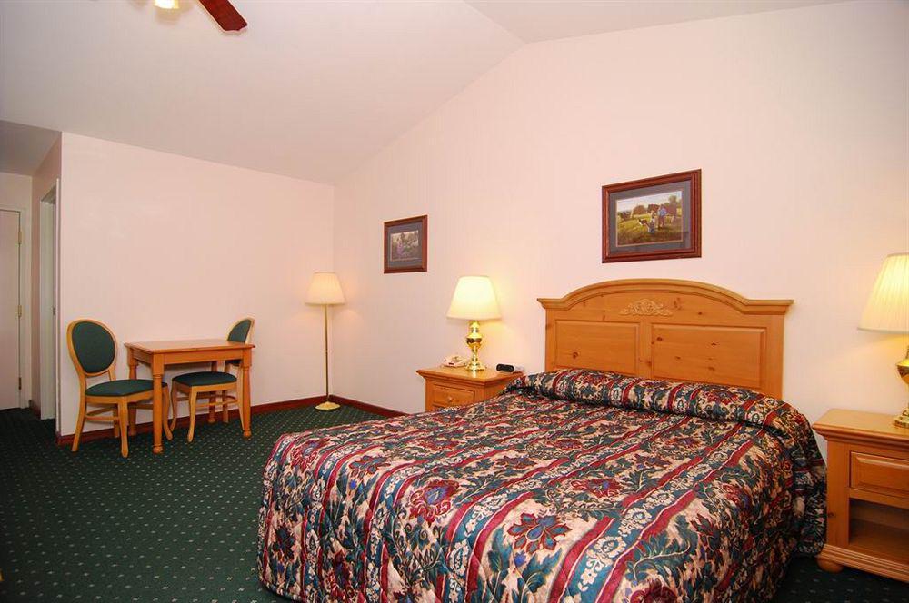 Econo Lodge Inn & Suites Eau Claire Εξωτερικό φωτογραφία